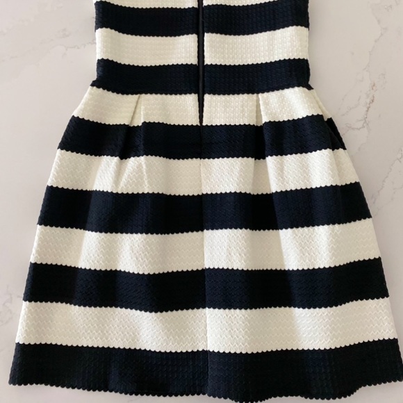 Selling - Picture 5 of 5